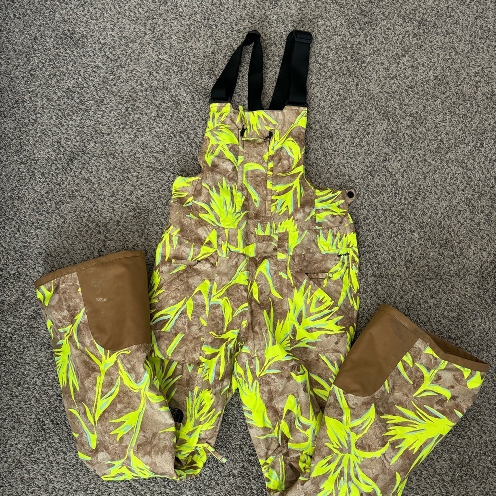 North Face Snow Bib Snow Jumper (Large Youth or Small Adult)